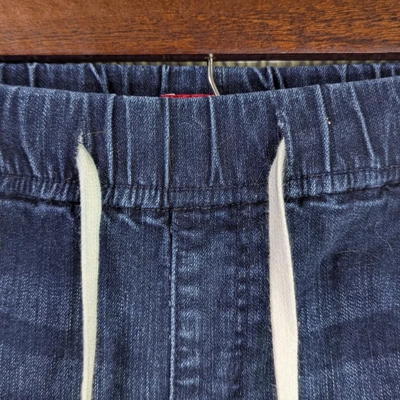 Guess women's distressed jeans shorts size xs - Picture 3 of 6